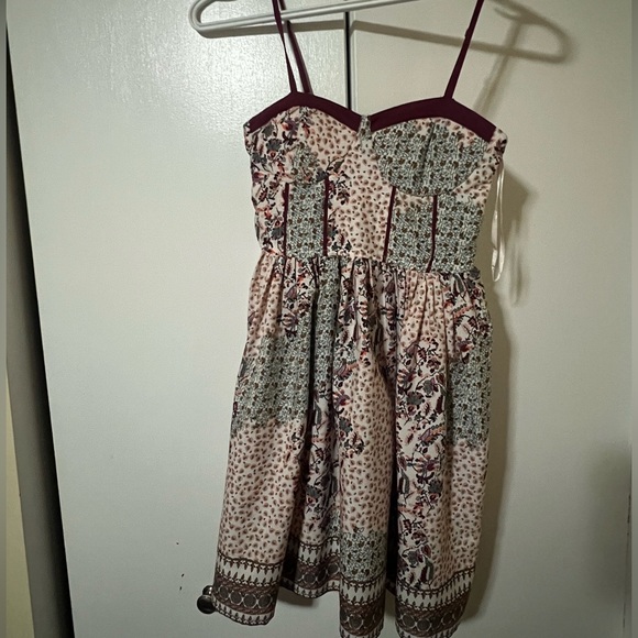 Ladies extra small summer dress. - Picture 1 of 3